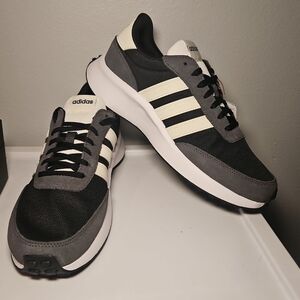 NIB Adidas Run 70s Trainers Sneakers Shoes Women's 9.5